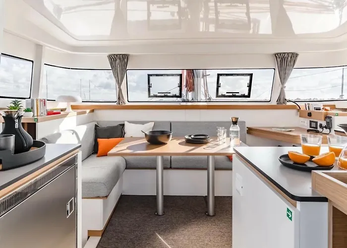 Excursii Pe Catamaran